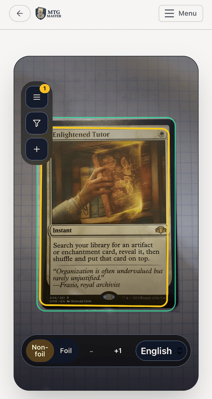 Vista móvil del escáner de cartas de MTG Master con una carta de Magic alineada dentro del marco de cámara y controles visibles